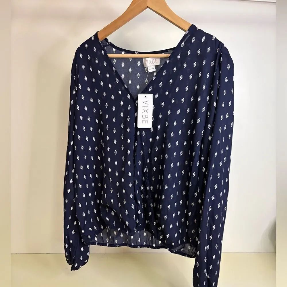 NWT Vixbe Woman’s Shear Faux Wrap Elastic Waist Blouse Navy XL (fits like a LG)